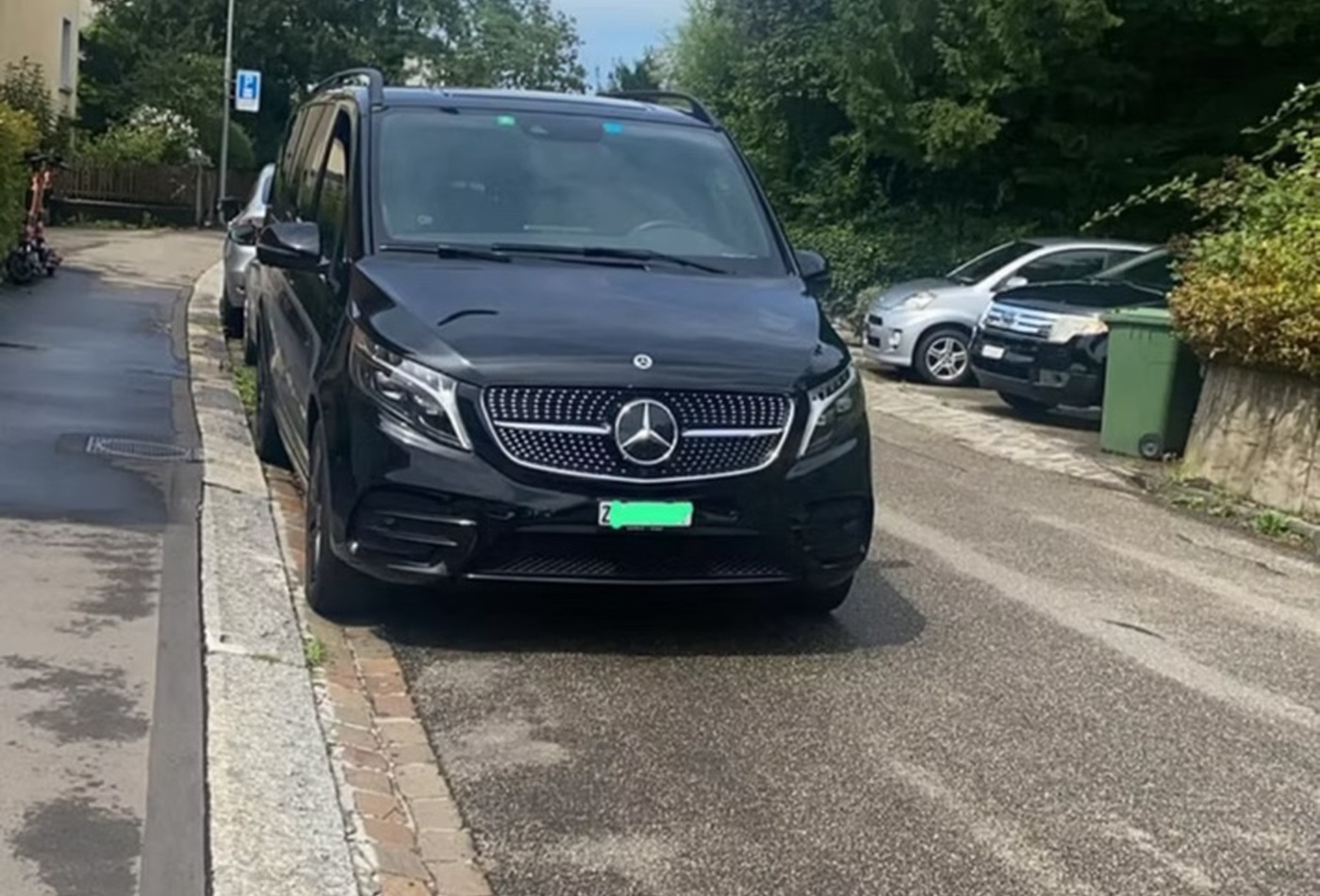 Mercedes E-Class hinten